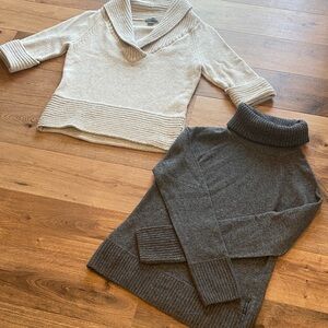 2 sweaters Armani exchange 

Size Large

Light gray and charcoal gray